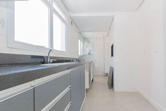 Cozinha de apartamento para alugar com 3 quartos, 110m² em Petrópolis, Porto Alegre