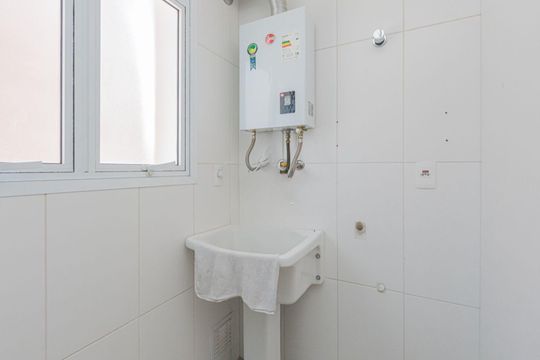 Área de serviço de apartamento para alugar com 3 quartos, 110m² em Petrópolis, Porto Alegre