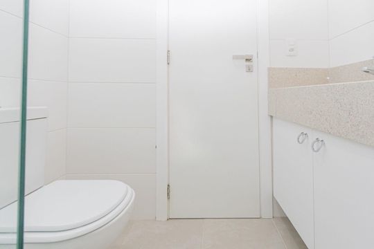 Banheiro 1 de apartamento para alugar com 3 quartos, 110m² em Petrópolis, Porto Alegre