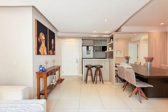 Sala de apartamento para alugar com 3 quartos, 85m² em Petrópolis, Porto Alegre