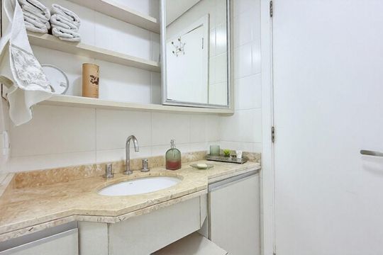 Banheiro 1 de apartamento para alugar com 3 quartos, 85m² em Petrópolis, Porto Alegre