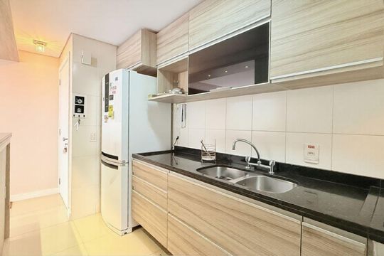 Cozinha de apartamento para alugar com 3 quartos, 85m² em Petrópolis, Porto Alegre