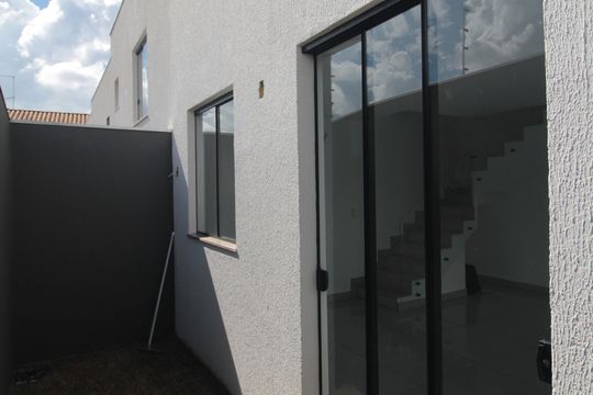 Quintal de casa à venda com 3 quartos, 163m² em Santa Amelia, Belo Horizonte
