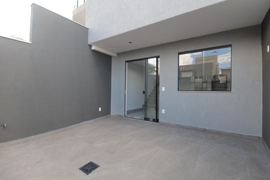 Garagem de casa à venda com 3 quartos, 118m² em Jardim Atlântico, Belo Horizonte