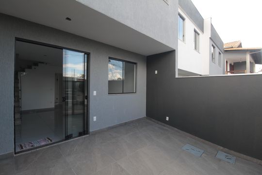 Garagem de casa à venda com 3 quartos, 118m² em Jardim Atlântico, Belo Horizonte