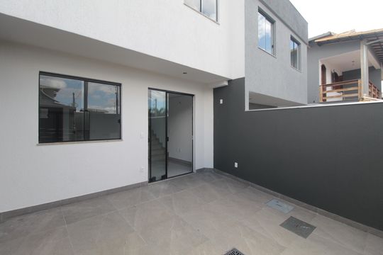Garagem de casa à venda com 3 quartos, 118m² em Jardim Atlântico, Belo Horizonte