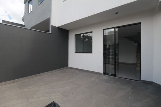 Garagem de casa à venda com 3 quartos, 118m² em Jardim Atlântico, Belo Horizonte