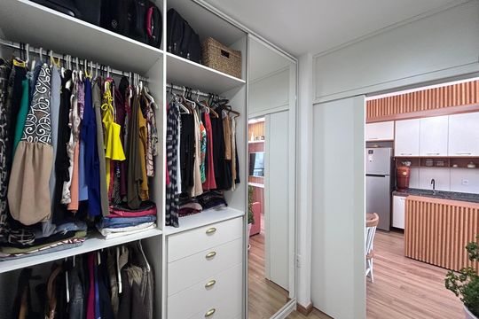 Closet da suíte de apartamento à venda com 1 quarto, 40m² em Usina Piratininga, São Paulo