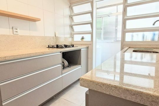 Cozinha de apartamento para alugar com 2 quartos, 69m² em Higienópolis, Porto Alegre