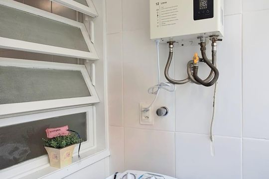 Área de serviço de apartamento para alugar com 2 quartos, 69m² em Higienópolis, Porto Alegre