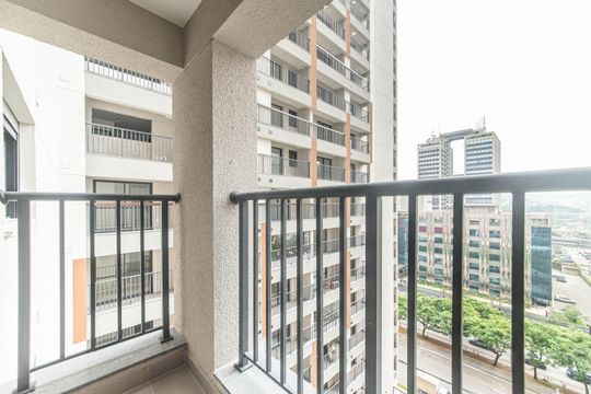 Varanda de kitnet/studio à venda com 1 quarto, 30m² em Vila Cordeiro, São Paulo