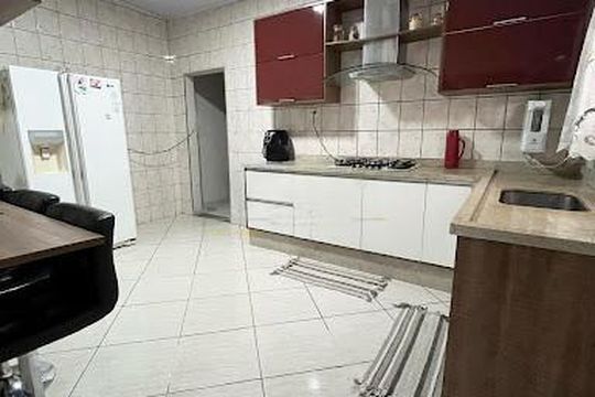 Casa à venda com 3 quartos, 180m² em Km 18, Osasco
