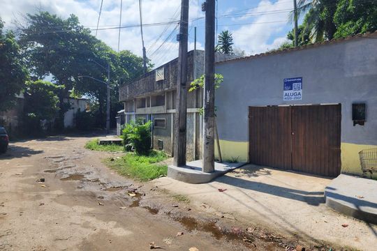 Fachada de casa para alugar com 2 quartos, 120m² em Tribobó, São Gonçalo