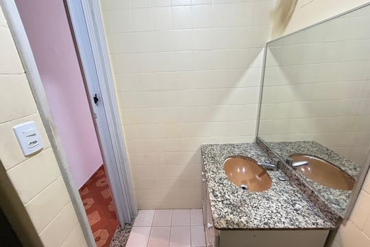Banheiro de apartamento para alugar com 1 quarto, 56m² em Pilares, Rio de Janeiro