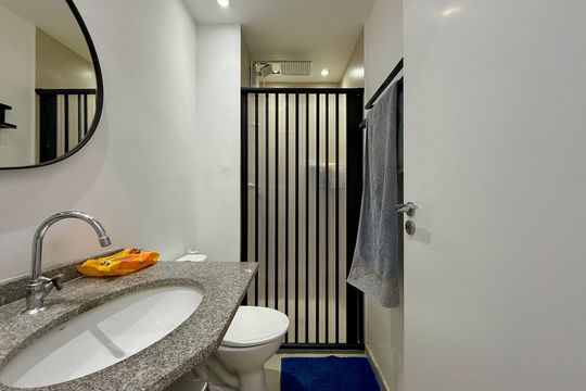 Banheiro  de kitnet/studio para alugar com 1 quarto, 25m² em Vila Andrade, São Paulo