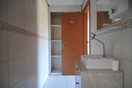 Banheiro de apartamento à venda com 2 quartos, 77m² em São José, São Leopoldo