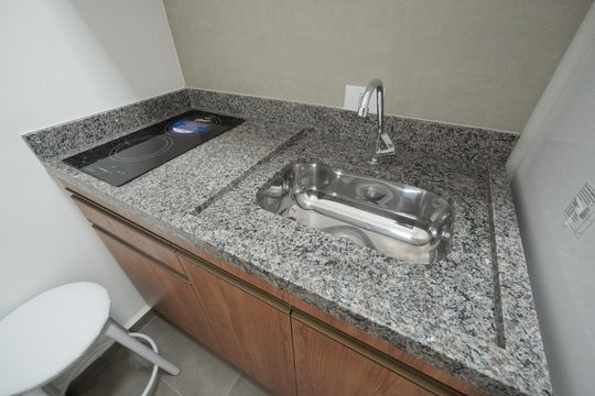 Cozinha de kitnet/studio para alugar com 1 quarto, 18m² em Vila Mariana, São Paulo