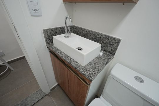 Banheiro de kitnet/studio para alugar com 1 quarto, 34m² em Vila Mariana, São Paulo