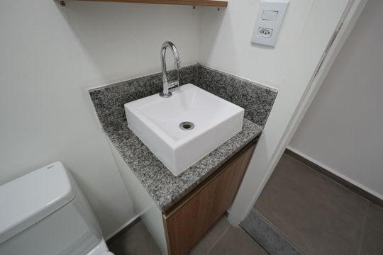 Banheiro de kitnet/studio para alugar com 1 quarto, 18m² em Vila Mariana, São Paulo