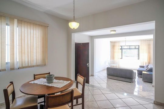 Sala de casa para alugar com 3 quartos, 236m² em Barcelona, São Caetano do Sul