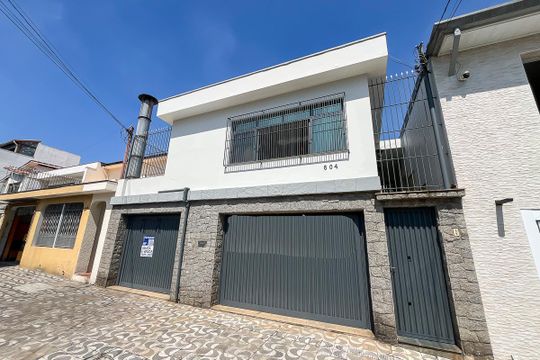 Fachada + plaquinha  de casa para alugar com 3 quartos, 236m² em Barcelona, São Caetano do Sul
