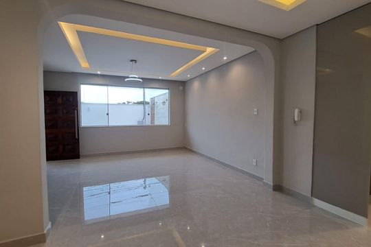Sala de casa à venda com 4 quartos, 197m² em Santa Amelia, Belo Horizonte