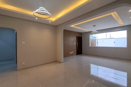 Casa à venda com 4 quartos, 197m² em Santa Amelia, Belo Horizonte