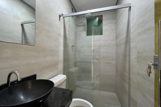 Banheiro de casa à venda com 3 quartos, 210m² em Jardim Riacho das Pedras, Contagem