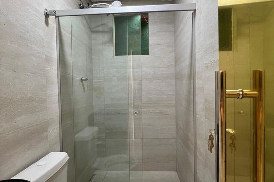 Banheiro de casa à venda com 3 quartos, 210m² em Jardim Riacho das Pedras, Contagem