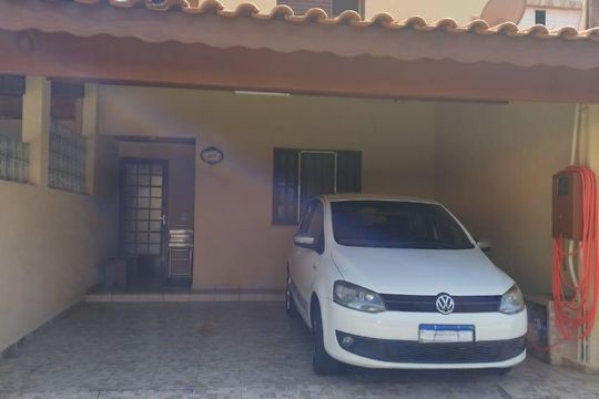 Garagem de casa para alugar com 3 quartos, 68m² em Jacareí, Jacareí