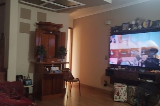 Sala de casa para alugar com 3 quartos, 68m² em Jacareí, Jacareí