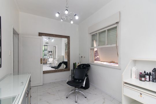 Sala de casa para alugar com 4 quartos, 366m² em Teresópolis, Porto Alegre