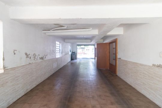 Garagem de casa para alugar com 4 quartos, 366m² em Teresópolis, Porto Alegre