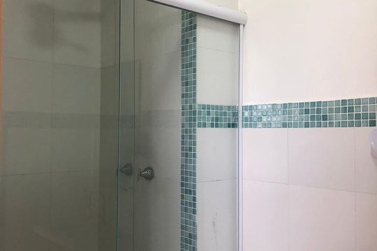 Banheiro de apartamento para alugar com 2 quartos, 45m² em Parque Campolim, Sorocaba