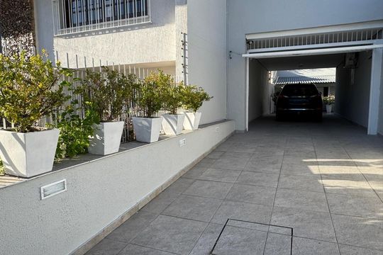 Área externa de casa à venda com 4 quartos, 291m² em Chácara das Pedras, Porto Alegre
