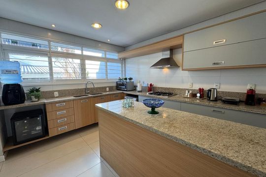 Cozinha de casa à venda com 4 quartos, 291m² em Chácara das Pedras, Porto Alegre