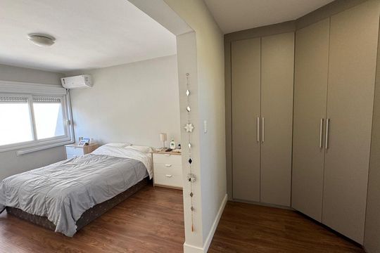 Quarto de casa à venda com 4 quartos, 291m² em Chácara das Pedras, Porto Alegre