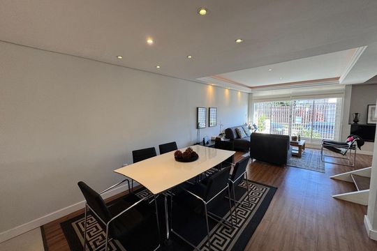 Sala de casa à venda com 4 quartos, 291m² em Chácara das Pedras, Porto Alegre