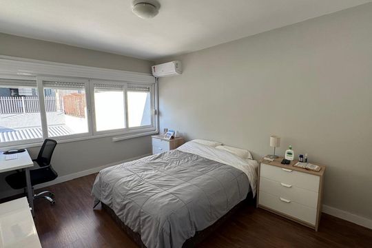 Quarto de casa à venda com 4 quartos, 291m² em Chácara das Pedras, Porto Alegre