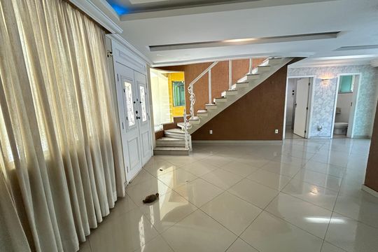 Sala de casa à venda com 4 quartos, 390m² em Vila Valqueire, Rio de Janeiro
