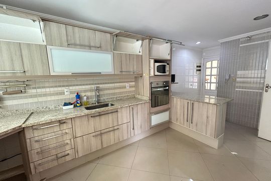 Cozinha de casa à venda com 4 quartos, 390m² em Vila Valqueire, Rio de Janeiro