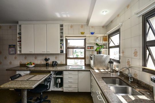 Cozinha de apartamento à venda com 4 quartos, 170m² em Vila Morse, São Paulo