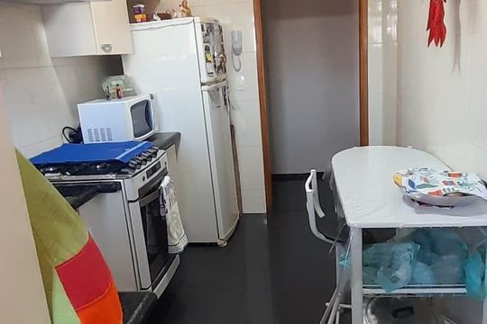 Cozinha de apartamento à venda com 2 quartos, 60m² em Vila Carmosina, São Paulo