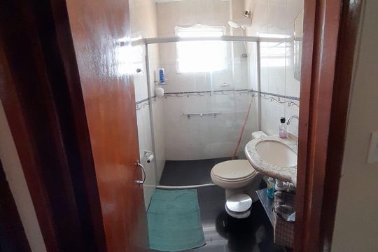 Banheiro de apartamento à venda com 2 quartos, 60m² em Vila Carmosina, São Paulo