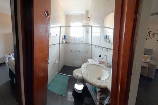Banheiro de apartamento à venda com 2 quartos, 60m² em Vila Carmosina, São Paulo
