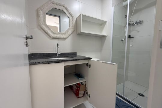 Banheiro de kitnet/studio para alugar com 1 quarto, 30m² em República, São Paulo