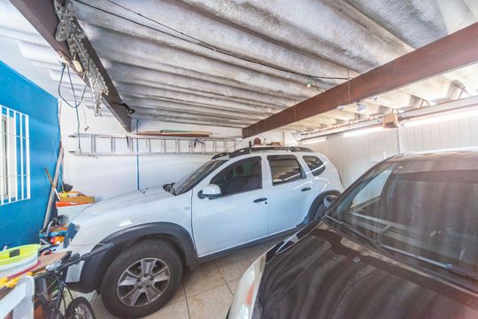 Garagem de casa à venda com 7 quartos, 430m² em Vila Luzita, Santo André