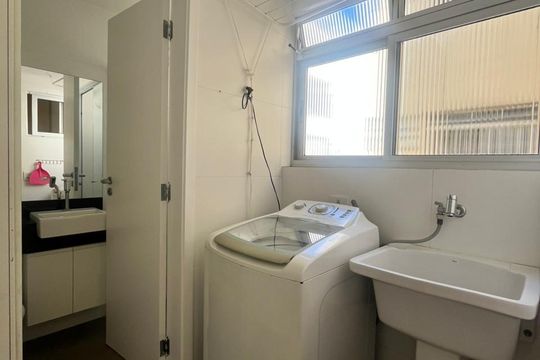Área de serviço de apartamento para alugar com 2 quartos, 95m² em Vila Madalena, São Paulo