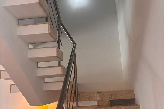Escada  de casa para alugar com 3 quartos, 155m² em Chapéu Do Sol, Porto Alegre