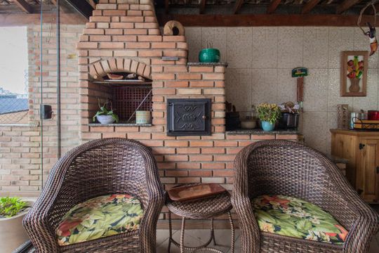 detalhe churrasqueira de casa para alugar com 3 quartos, 1000m² em Jardim Pilar, Mauá
